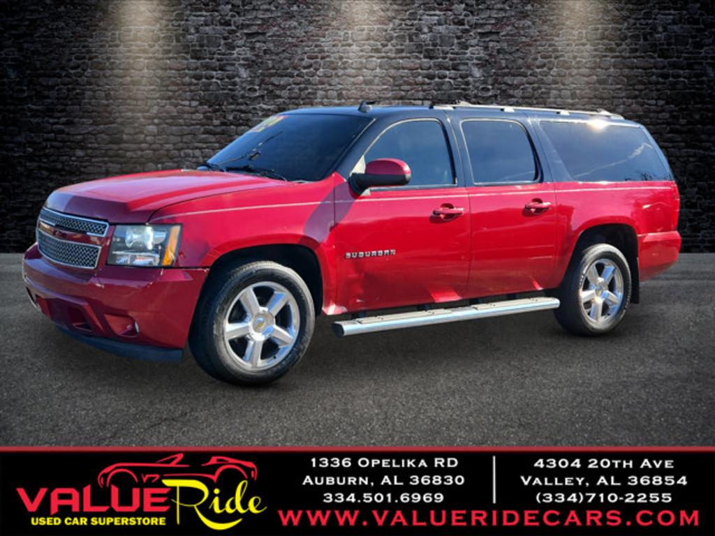 2013 Chevrolet Suburban LT's photo