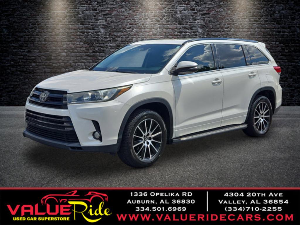 2017 Toyota Highlander SE's photo