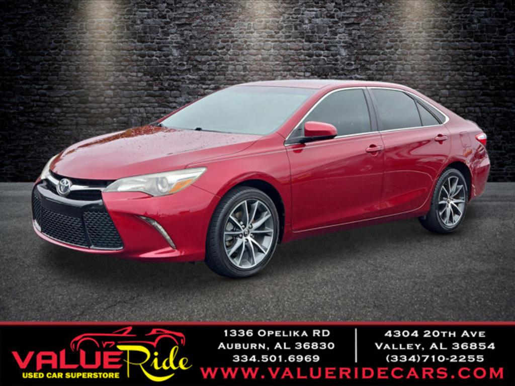 2017 Toyota Camry XSE's photo