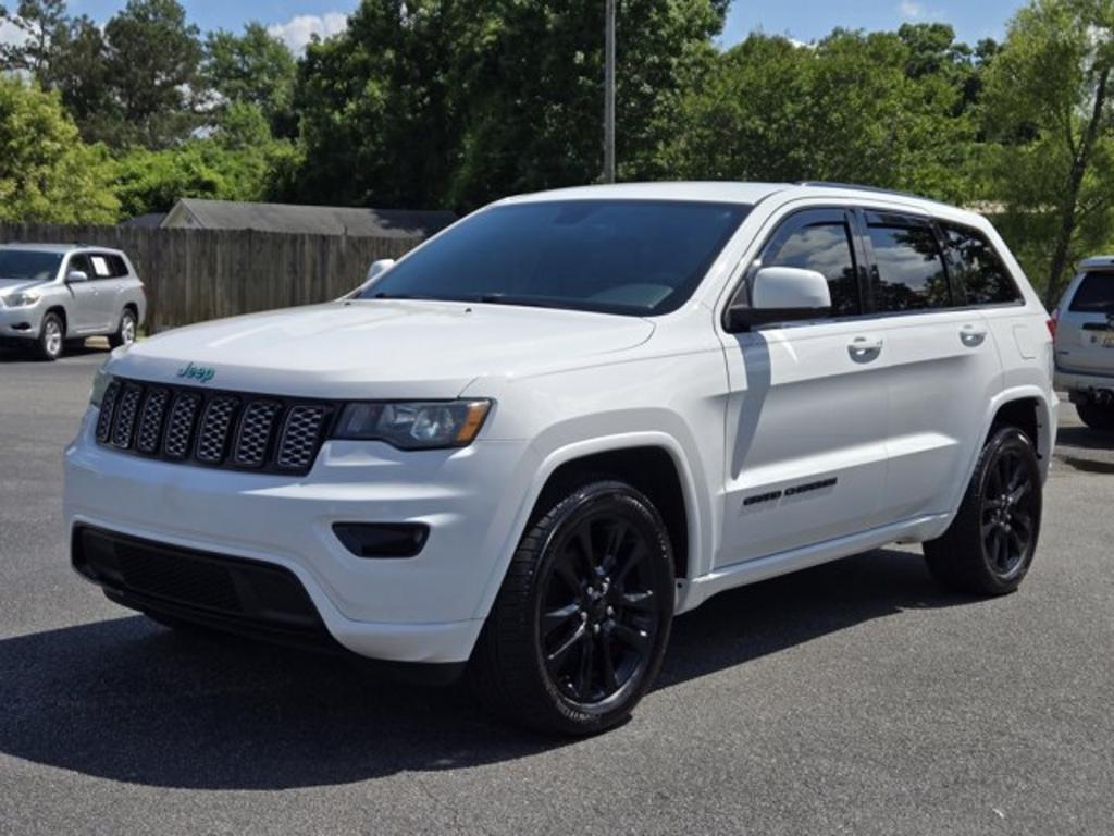 2017 Jeep Grand Cherokee Altitude's photo