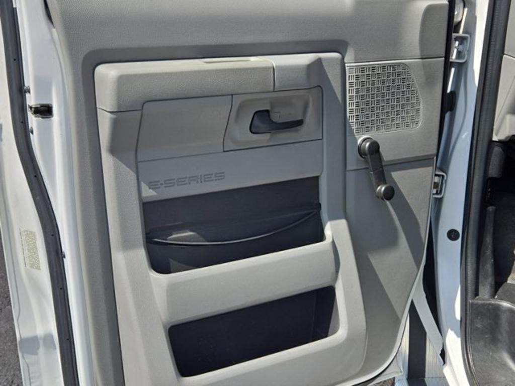 2010 Ford Econoline - Photo 11