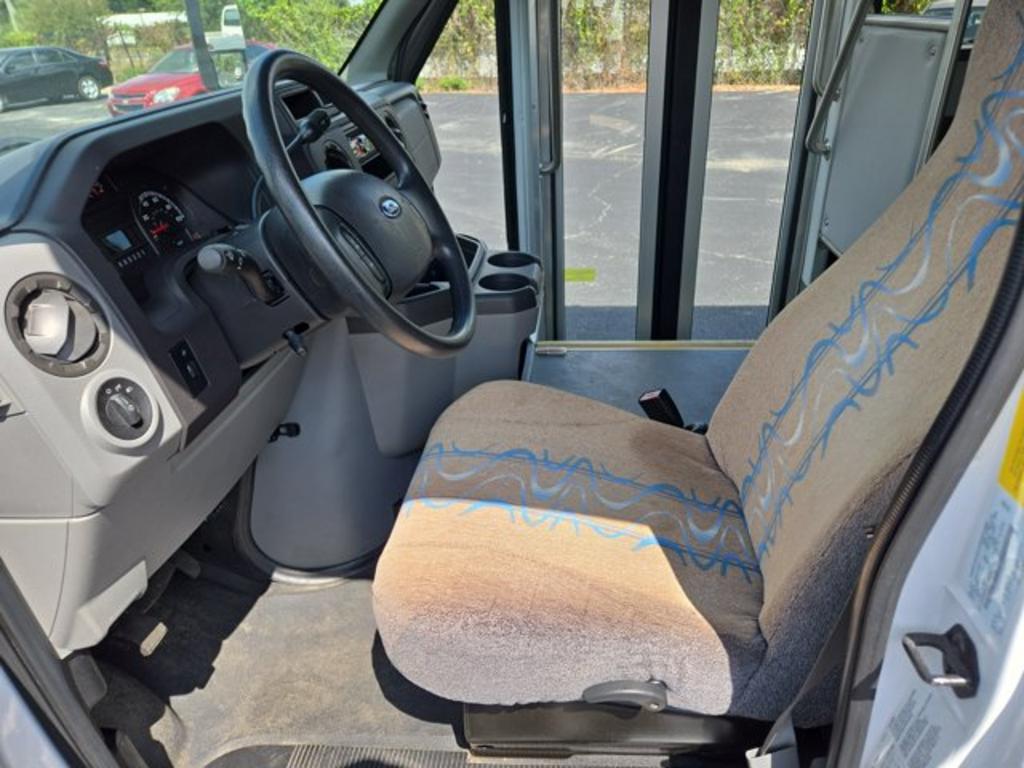 2010 Ford Econoline - Photo 12
